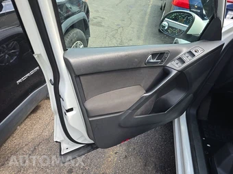 2013 Volkswagen Tiguan S w/Sunroof - miniatura 9
