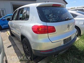 2013 Volkswagen Tiguan S – miniatura 2