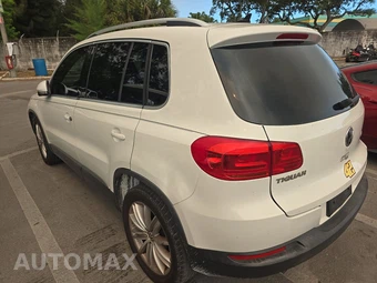 2013 Volkswagen Tiguan SE - miniatura 6