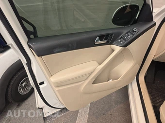 2013 Volkswagen Tiguan SE - miniatura 9