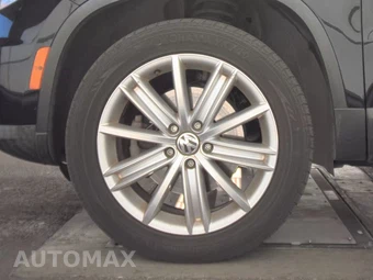 2013 Volkswagen Tiguan SE – miniatura 9