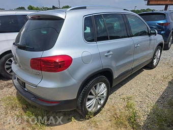 2013 Volkswagen Tiguan SE - miniatura 3