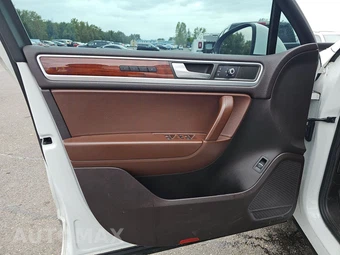 2013 Volkswagen Touareg TDI Lux - miniatura 9