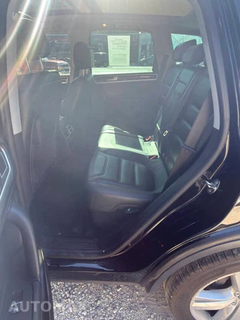 2013 Volkswagen Touareg TDI Sport w/Navigation - miniatura 9