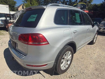 2013 Volkswagen Touareg TDI Sport w/Navigation - miniatura 2