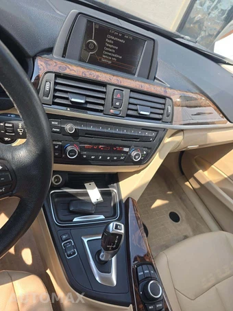 2014 BMW 3 Series Sedan 320i - miniatura 10