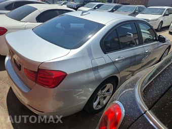 2014 BMW 3 Series Sedan 320i - miniatura 3