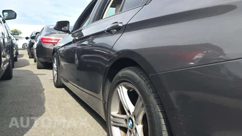 2014 BMW 3 Series Sedan 320i - miniatura 26