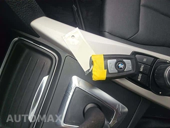 2014 BMW 3 Series Sedan 320i xDrive - miniatura 5
