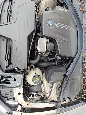 2014 BMW 3 Series Sedan 320i xDrive - miniatura 25