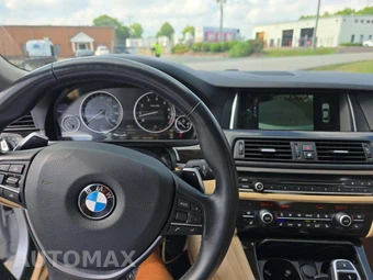 2014 BMW 5 Series Sedan 550i xDrive - miniatura 10