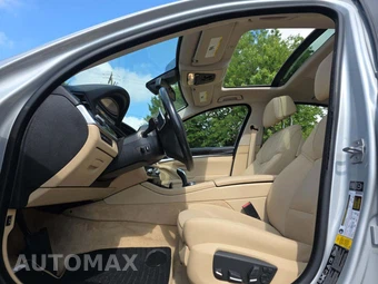 2014 BMW 5 Series Sedan 550i xDrive - miniatura 6