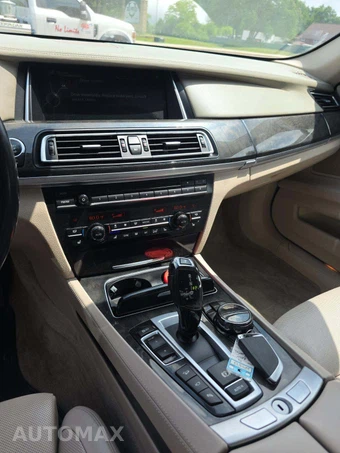 2014 BMW 7 Series Sedan 750i xDrive - miniatura 10