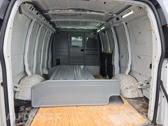 2014 Chevrolet Express 1500 Cargo Van 1WT 135.0" WB - miniatura 15