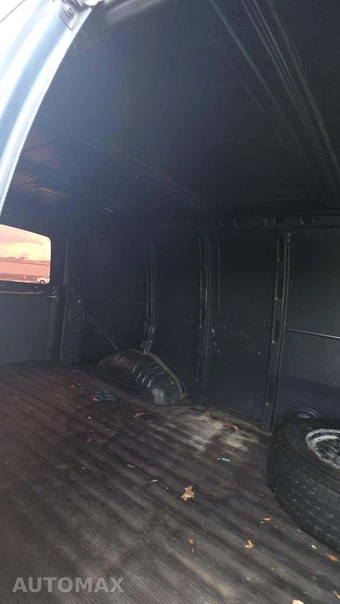 2014 Chevrolet Express 1500 Cargo Van 1WT 135.0" WB – miniatura 26
