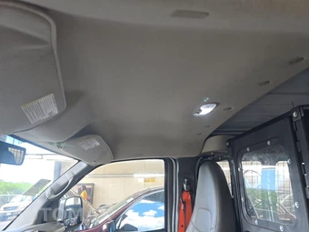 2014 Chevrolet Express 1500 Cargo Van 1WT 135.0" WB – miniatura 18