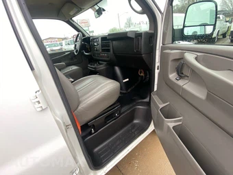 2014 Chevrolet Express 2500 Cargo Van 1WT 135.0" WB - miniatura 12