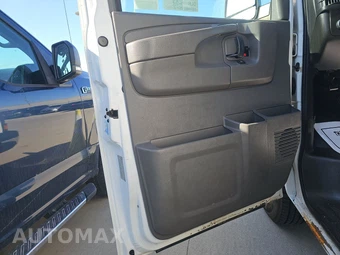 2014 Chevrolet Express 2500 Cargo Van 1WT 135.0" WB - miniatura 9