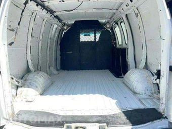 2014 Chevrolet Express 2500 Cargo Van 1WT 135.0" WB – miniatura 12
