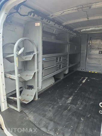 2014 Chevrolet Express 2500 Cargo Van 1WT 135.0" WB - miniatura 17