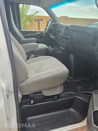 2014 Chevrolet Express 2500 Cargo Van 1WT 135.0" WB - miniatura 23