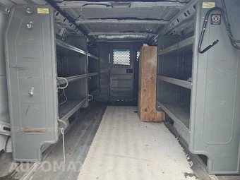 2014 Chevrolet Express 2500 Cargo Van 1WT 135.0" WB – miniatura 15