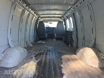 2014 Chevrolet Express 2500 Cargo Van 1WT 155.0" WB - miniatura 17