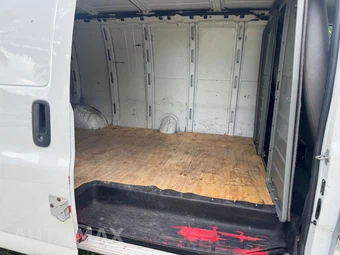 2014 Chevrolet Express 3500 Cargo Van 1SD 155.0" WB - miniatura 18