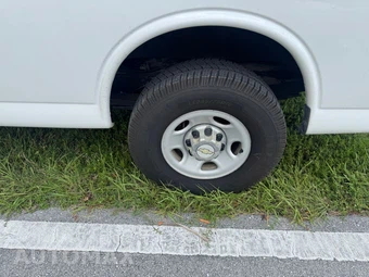 2014 Chevrolet Express 3500 Cargo Van 1SD 155.0" WB - miniatura 8