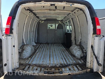 2014 Chevrolet Express 3500 Cargo Van 1WT 135.0" WB - miniatura 15