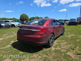 2014 Chrysler 200 Limited Sedan – miniatura 3