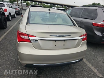 2014 Chrysler 200 Limited Sedan – miniatura 5