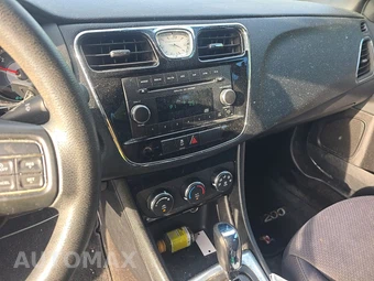 2014 Chrysler 200 LX Sedan - miniatura 11