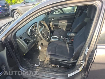 2014 Chrysler 200 LX Sedan - miniatura 7