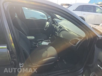 2014 Chrysler 200 LX Sedan - miniatura 8