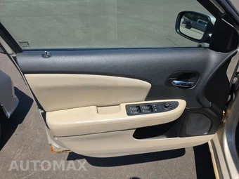 2014 Chrysler 200 Touring Sedan - miniatura 9