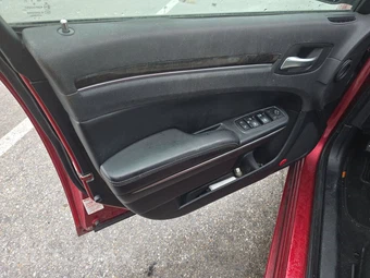 2014 Chrysler 300 Uptown Edition – miniatura 9