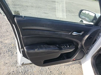 2014 Chrysler 300S - miniatura 9