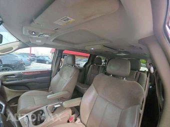 2014 Chrysler Town & Country Limited 121.2" WB - miniatura 11