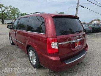 2014 Chrysler Town & Country Limited 121.2" WB - miniatura 2