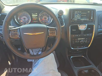 2014 Chrysler Town & Country S 121.2" WB - miniatura 11