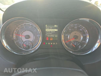 2014 Chrysler Town & Country S 121.2" WB - miniatura 12
