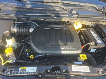 2014 Chrysler Town & Country S 121.2" WB - miniatura 16