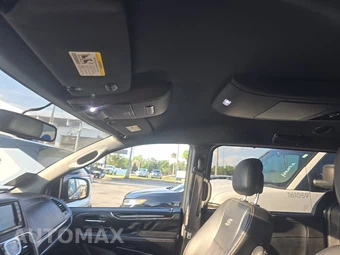 2014 Chrysler Town & Country S 121.2" WB - miniatura 19