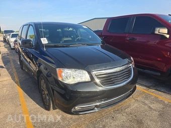 2014 Chrysler Town & Country S 121.2" WB - miniatura 3