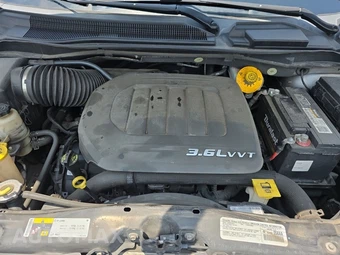 2014 Chrysler Town & Country S 121.2" WB - miniatura 15