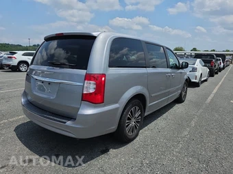 2014 Chrysler Town & Country S 121.2" WB - miniatura 4