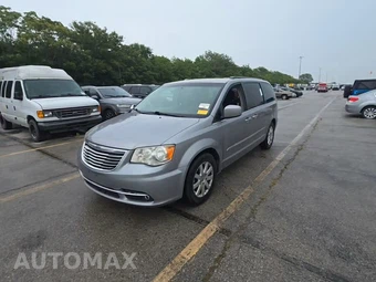 2014 Chrysler Town & Country Touring 121.2" WB