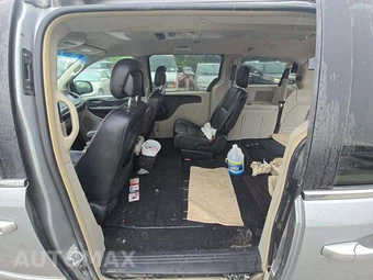 2014 Chrysler Town & Country Touring 121.2" WB - miniatura 10