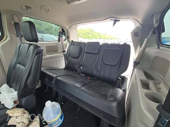 2014 Chrysler Town & Country Touring 121.2" WB - miniatura 11
